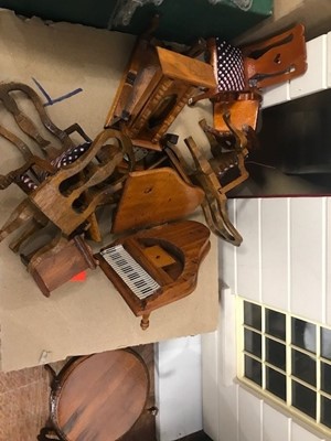 Lot 703 - A dolls house made by Peter Jonathan Hunt of...