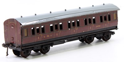 Lot 252 - Bassett Lowke 0 gauge 1931 series coach by...