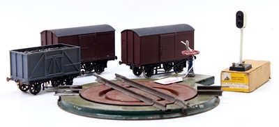 Lot 253 - Five 0 gauge items: Bing turntable, 4 roads,...