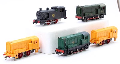 Lot 553 - Four Hornby-Dublo 2-rail and one other make...