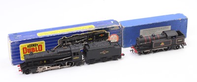 Lot 560 - Two Hornby-Dublo 3-rail locos: 3224 2-8-0 8F...