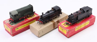 Lot 562 - Three Hornby-Dublo 2-rail locos: 2231 0-6-0,...