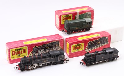 Lot 563 - Three Hornby-Dublo 2-rail locos: 2218 2-6-4...