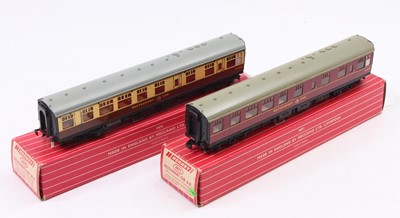 Lot 570 - Two Hornby-Dublo Super Detail Restaurant cars:...