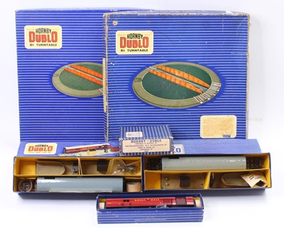 Lot 581 - Various Hornby-Dublo 3-rail accessories:...