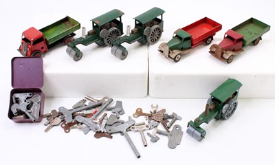 Lot 1905 - Triang Minic tinplate and clockwork group of 6...