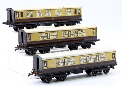 Lot 284 - Three 1937-41 No.2 Hornby bogie coaches GW...