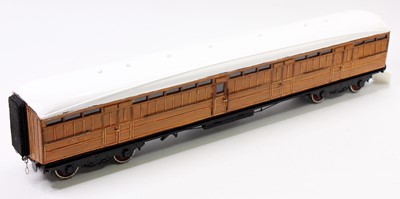 Lot 306 - 10 mm scale LNER full brake No.141, teak sides,...