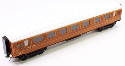 Lot 307 - 10 mm scale LNER Gresley 1st/3rd composite...