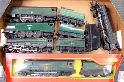 Lot 666 - Five Triang/Hornby locos & tenders: Battle of...