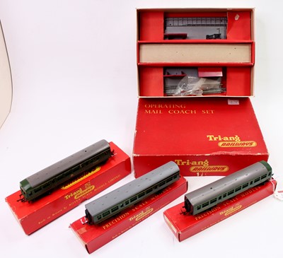 Lot 674 - Triang R157,158 & 334, 3-car Diesel unit...