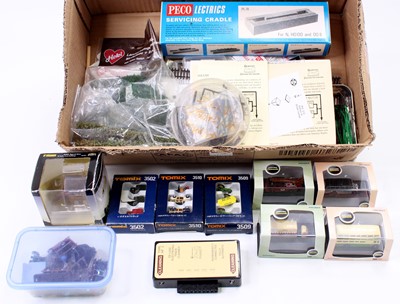 Lot 692 - Small box containing various N gauge items and...