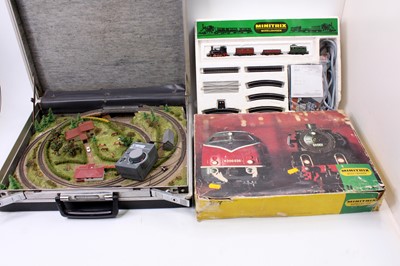 Lot 636 - A Minitrix N gauge No. 1907 locomotive and...