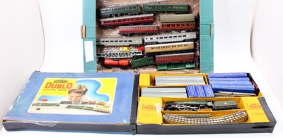 Lot 652 - One tray of mixed 00 gauge and Hornby Dublo...