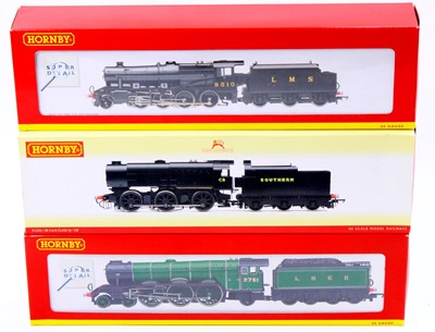 Lot 707 - Three various boxed Hornby 00 gauge boxed...