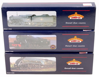 Lot 709 - A Bachmann 00 gauge box locomotive group,...