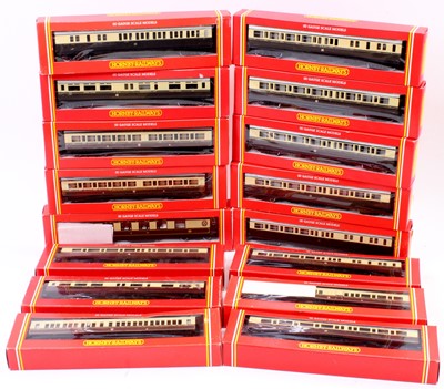 Lot 712 - 16 various boxed Hornby 00 gauge passenger...