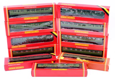 Lot 720 - 11 various boxed Hornby Southern Region...