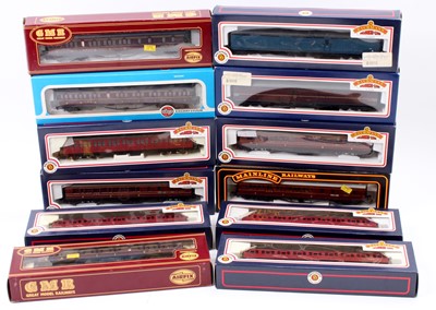 Lot 729 - 12 boxed Bachmann, Airfix, Mainline and...