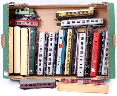 Lot 740 - One tray of mixed 00 gauge Hornby and similar...