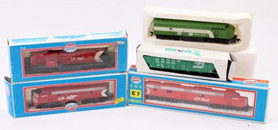 Lot 747 - Five Canadian items: Model Power ‘CP Rail’...