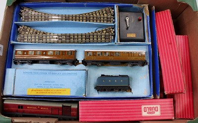 Lot 754 - Large tray containing Hornby-Dublo items: EDP1...