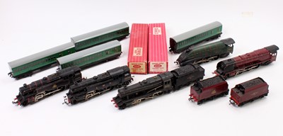 Lot 755 - Tray of Hornby-Dublo items: 2-6-4 tank 80054 3-...