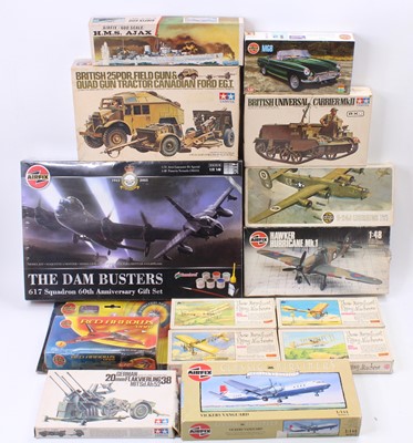 Lot 1277 - A collection of mostly military model kits,...