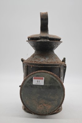 Lot 11 - An early 20th century hand held lantern
