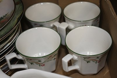 Lot 80 - A modern part tea and dinner service together...