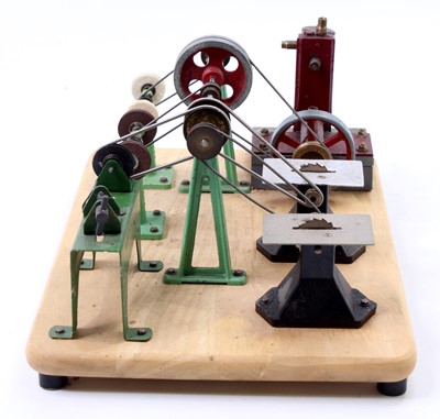 Lot 51 - A well-made stationary steam-powered model...