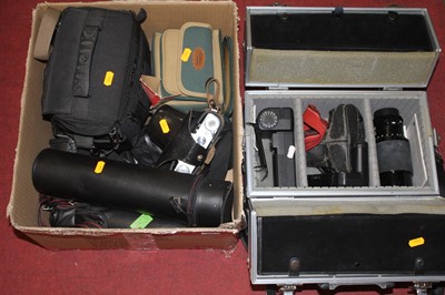 Lot 106 - A collection of cameras and accessories to...