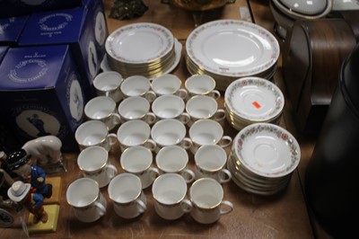 Lot 141 - A Paragon part tea & dinner service in the...