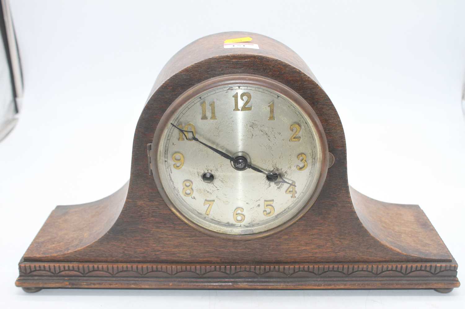 Lot 151 - A 1920s oak cased mantel clock