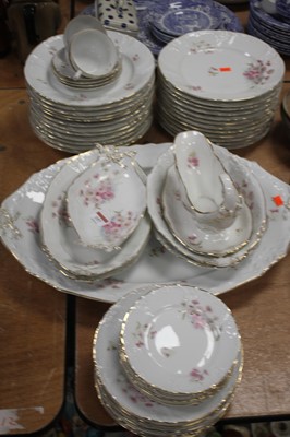 Lot 157 - An early 20th century part tea and dinner...