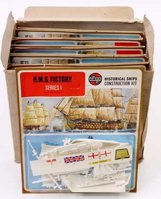 Lot 1280 - An Airfix Series 1 trade box of 12 hang packs...