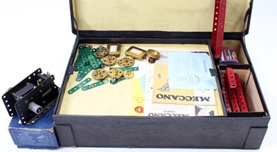 Lot 1928 - A Meccano of Paris 1950s construction gift set,...