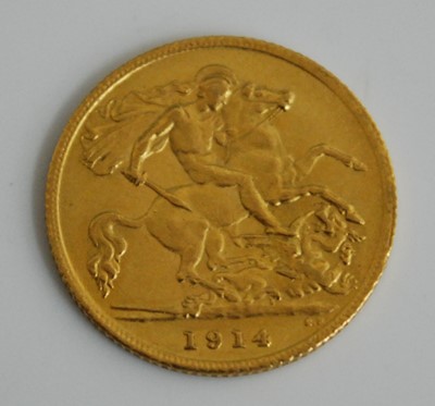 Lot 2066 - Great Britain, 1914 gold half sovereign,...