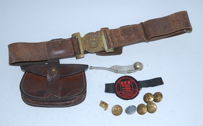 Lot 82 - A WW I brown stitched leather belt pouch,...