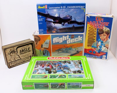 Lot 1941 - A collection of mixed vintage games and...