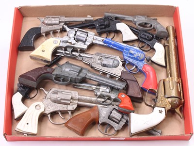 Lot 1950 - One tray containing 13 cap guns and toy hand...