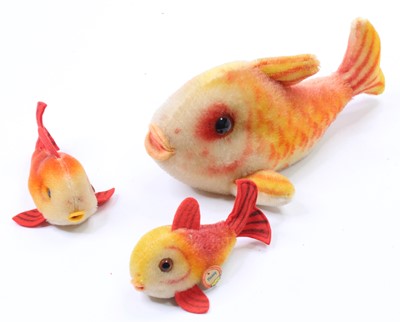 Lot 2002 - A collection of three loose Steiff goldfish to...