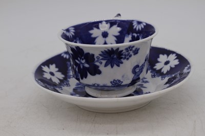 Lot 84 - An 1820s Hilditch & Son blue and white tea...