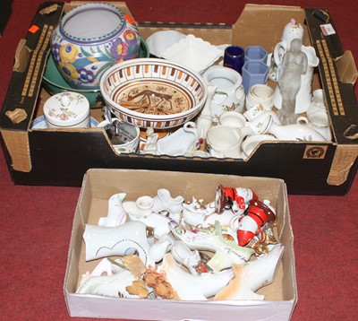 Lot 102 - A box of ceramics to include a Poole Pottery vase