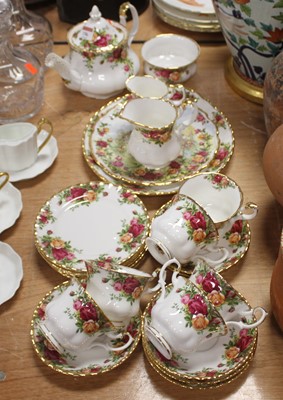 Lot 156 - A collection of Royal Albert Old Country Roses...