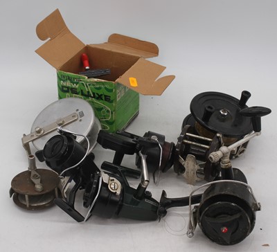 Lot 180 - A collection of vintage fishing reels, to...