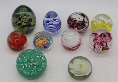 Lot 205 - A collection of glass paperweights (10)