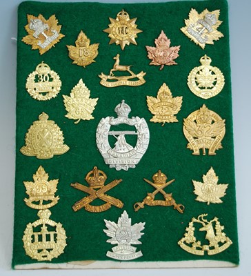 Lot 69 - A collection of cap badges and insignia,...