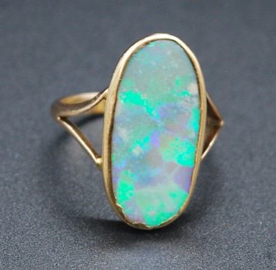 Lot 2626 - A yellow metal opal dress ring, comprising an...