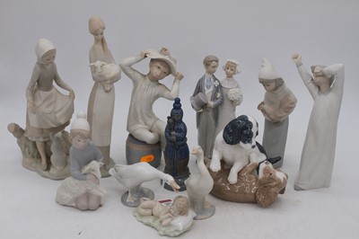 Lot 257 - A collection of eleven Lladro porcelain...